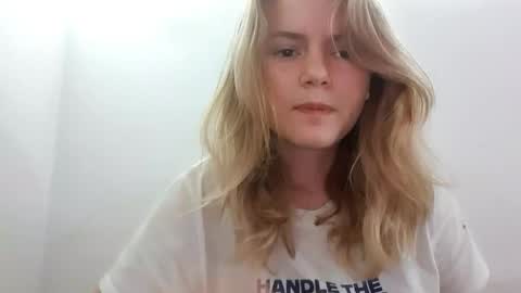 Esma online show from 12-05-25, 12:47