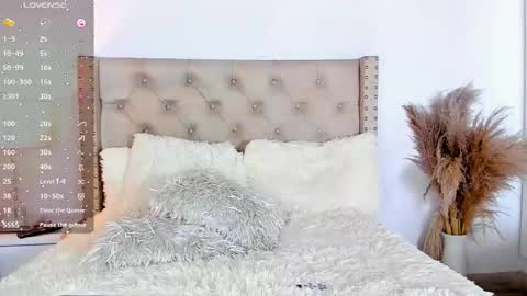 marilynrossy online show from 11-19-25, 04:01