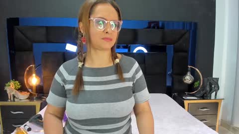 Snapshot of marilynvega77 chatting on 01-21-25, 08:21 Marilyn Vega online show from 01-21-25, 08:21