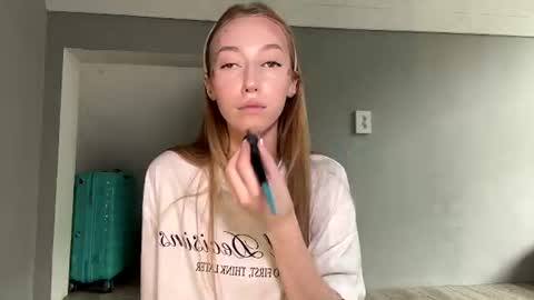 Amelia online show from 07-05-26, 10:11