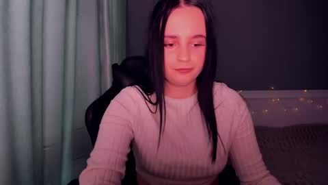 Snapshot of marisasue chatting on 03-04-25, 10:46 MarisaSue online show from 03-04-25, 10:46