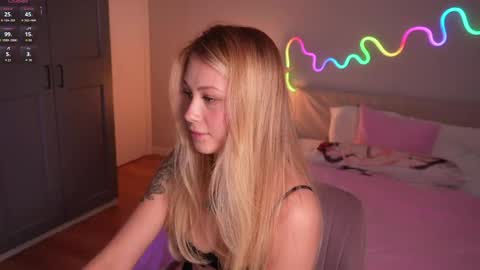Snapshot of marisii chatting on 04-15-26, 03:52 Mary online show from 04-15-26, 03:52