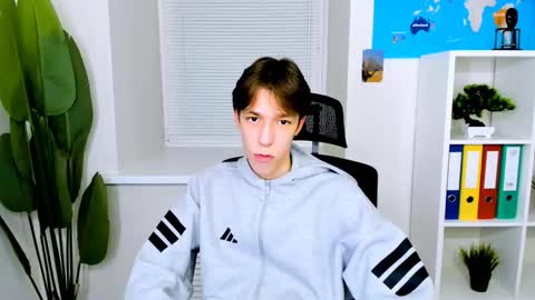 Mark online show from 10-08-25, 03:42