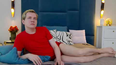 Snapshot of mark_hot_ chatting on 04-17-26, 07:44 Mark online show from 04-17-26, 07:44