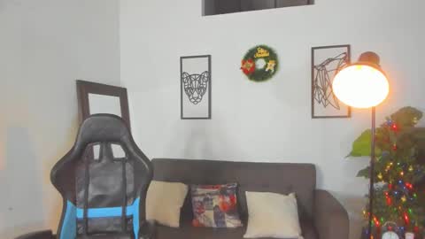 Snapshot of mark_x23 chatting on 12-21-25, 01:35 mark_x23 online show from 12-21-25, 01:35