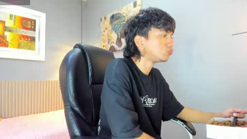 Snapshot of markbowie chatting on 06-19-26, 07:39 markbowie online show from 06-19-26, 07:39