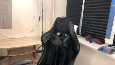 Snapshot of markcarthy chatting on 12-20-25, 02:02 Mark online show from 12-20-25, 02:02