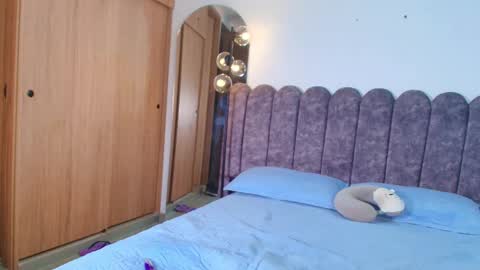 Sebastian online show from 11-25-25, 04:45