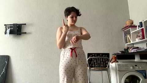 Snapshot of marlenhanry chatting on 06-10-26, 12:22 Emmie online show from 06-10-26, 12:22