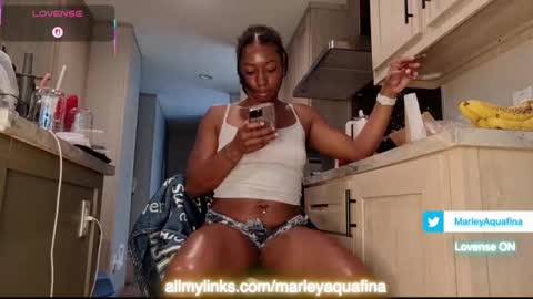 Snapshot of marleymadness9 chatting on 09-25-25, 01:59 MarleyAquafina online show from 09-25-25, 01:59