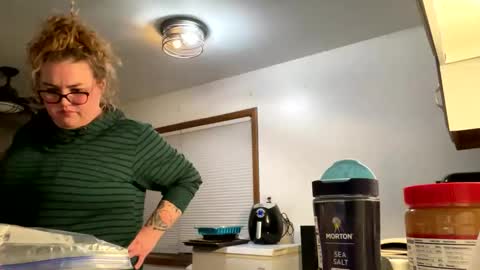 maroon_moon online show from 02-21-25, 12:49