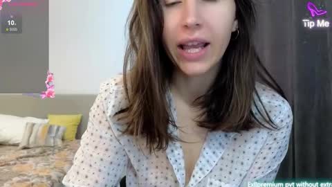 Snapshot of marrycolins chatting on 09-15-25, 04:01 marrycolins online show from 09-15-25, 04:01