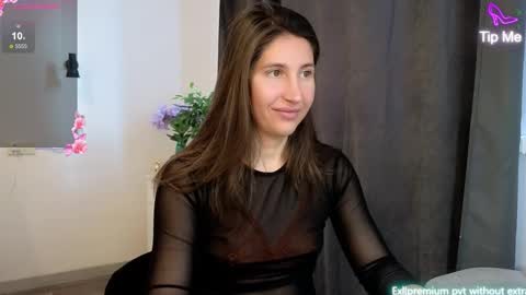 Snapshot of marrycolins chatting on 11-06-25, 04:02 marrycolins online show from 11-06-25, 04:02