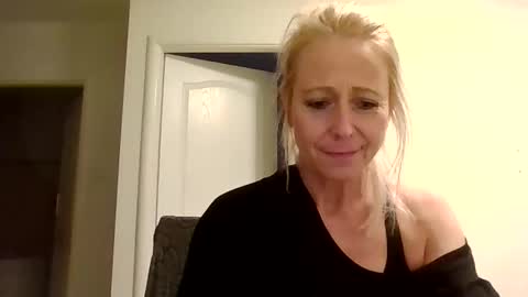 Snapshot of marrygorund chatting on 11-01-25, 03:14 MaryGoRound online show from 11-01-25, 03:14