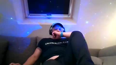 Snapshot of mars0481 chatting on 10-12-25, 10:36 mars0481 online show from 10-12-25, 10:36