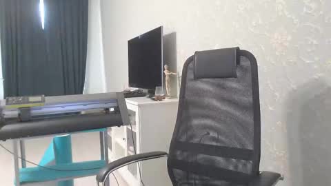 Snapshot of marselle_looker chatting on 02-24-25, 10:59 Marselle online show from 02-24-25, 10:59