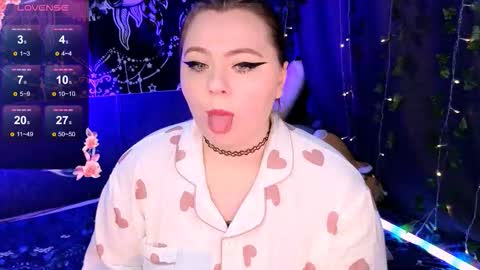 Snapshot of marshmallowbeauty_ chatting on 11-15-25, 06:15 marshmallowbeauty_ online show from 11-15-25, 06:15