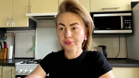 Snapshot of martaluna_ chatting on 06-07-26, 12:20 Marta online show from 06-07-26, 12:20