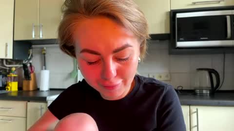 Snapshot of martaluna_ chatting on 06-18-26, 08:14 Marta online show from 06-18-26, 08:14