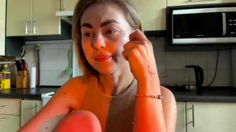 Snapshot of martaluna_ chatting on 06-20-26, 10:18 Marta online show from 06-20-26, 10:18