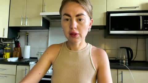 Snapshot of martaluna_ chatting on 06-29-26, 11:54 Marta online show from 06-29-26, 11:54