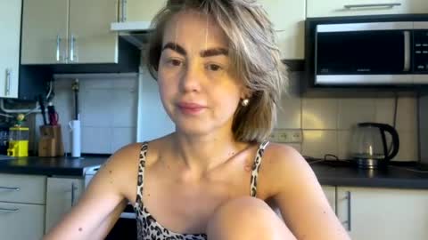 Snapshot of martaluna_ chatting on 07-01-26, 01:13 Marta online show from 07-01-26, 01:13