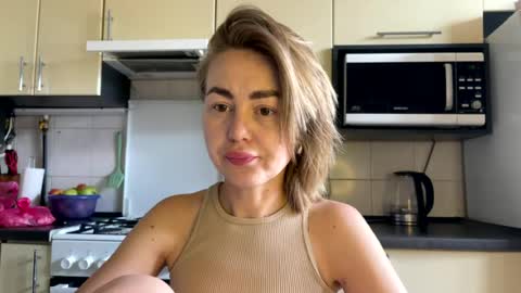 Snapshot of martaluna_ chatting on 07-05-26, 08:54 Marta online show from 07-05-26, 08:54