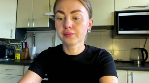 Snapshot of martaluna_ chatting on 07-06-26, 04:09 Marta online show from 07-06-26, 04:09