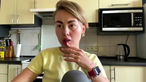 Snapshot of martaluna_ chatting on 07-07-26, 07:34 Marta online show from 07-07-26, 07:34