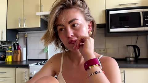 Snapshot of martaluna_ chatting on 07-08-26, 07:02 Marta online show from 07-08-26, 07:02