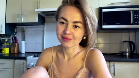 Snapshot of martaluna_ chatting on 07-19-26, 09:57 Marta online show from 07-19-26, 09:57