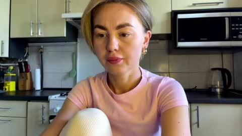 Snapshot of martaluna_ chatting on 07-20-26, 11:56 Marta online show from 07-20-26, 11:56