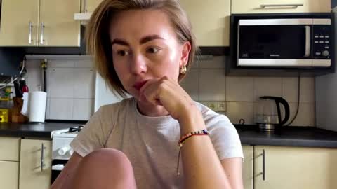 Snapshot of martaluna_ chatting on 07-24-26, 08:45 Marta online show from 07-24-26, 08:45