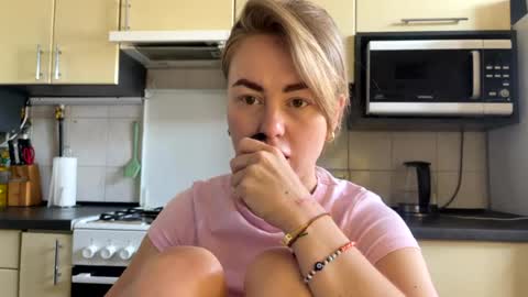 Snapshot of martaluna_ chatting on 07-26-26, 07:37 Marta online show from 07-26-26, 07:37