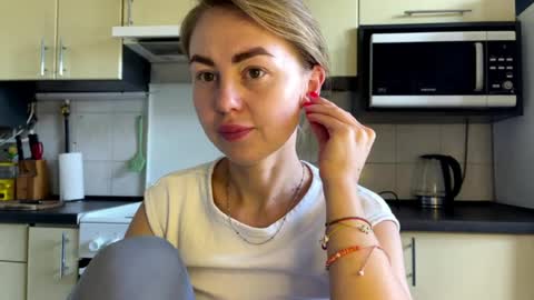 Snapshot of martaluna_ chatting on 07-31-26, 09:19 Marta online show from 07-31-26, 09:19