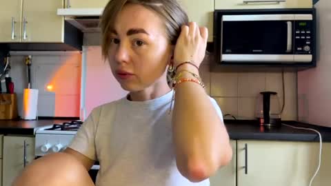 Snapshot of martaluna_ chatting on 08-03-26, 08:24 Marta online show from 08-03-26, 08:24