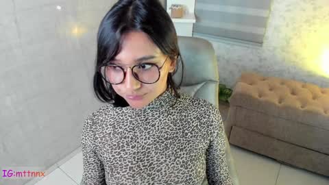 Snapshot of martiiinaa_ chatting on 12-17-24, 10:23 Martina online show from 12-17-24, 10:23