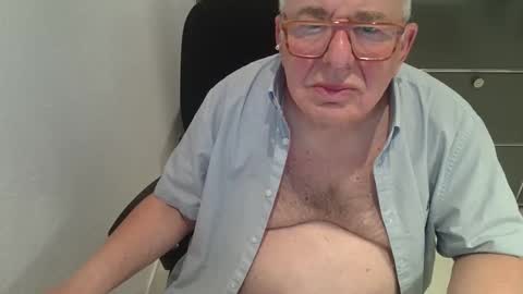 martin_1947 online show from 10-25-25, 08:03