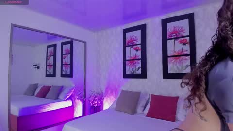 Snapshot of martina_adams chatting on 11-11-25, 12:05 mari online show from 11-11-25, 12:05