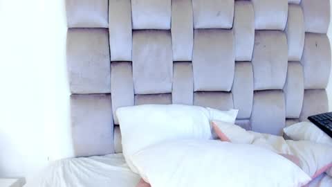Snapshot of martina_rivera_ chatting on 12-20-24, 02:49 Martina online show from 12-20-24, 02:49
