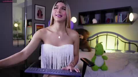 Snapshot of martinaa_rose chatting on 06-18-26, 12:09 martinaa_rose online show from 06-18-26, 12:09
