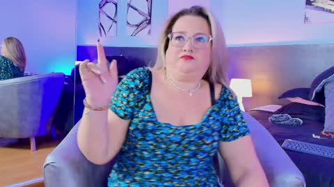 Martina Caicedo online show from 01-17-25, 09:49