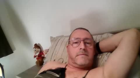 Snapshot of martinb62 chatting on 09-30-25, 08:03 Hotguy61 online show from 09-30-25, 08:03