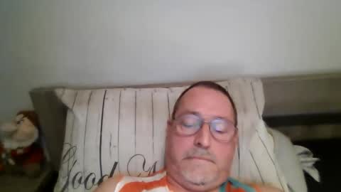 Snapshot of martinb62 chatting on 10-03-25, 08:17 Hotguy61 online show from 10-03-25, 08:17