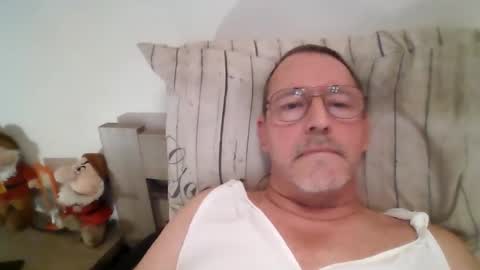 Snapshot of martinb62 chatting on 10-08-25, 08:17 Hotguy61 online show from 10-08-25, 08:17