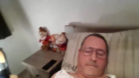 Snapshot of martinb62 chatting on 10-17-25, 09:28 Hotguy61 online show from 10-17-25, 09:28