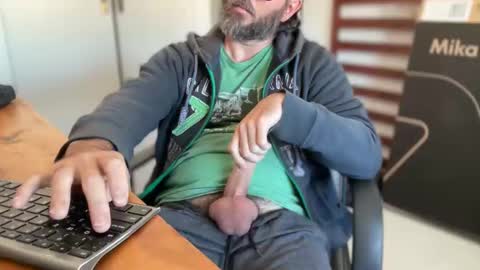Snapshot of martincito22xl chatting on 03-18-26, 12:19 Martincito online show from 03-18-26, 12:19