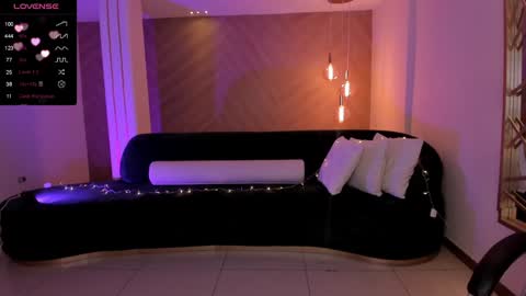 Snapshot of martinnabonnet chatting on 12-16-24, 01:32 Martinna Bonnet online show from 12-16-24, 01:32