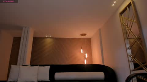 Snapshot of martinnabonnet chatting on 12-18-24, 10:08 Martinna Bonnet online show from 12-18-24, 10:08