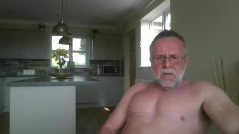Snapshot of martinrgbxxxx chatting on 04-26-26, 09:40 martinrgbxxxx online show from 04-26-26, 09:40